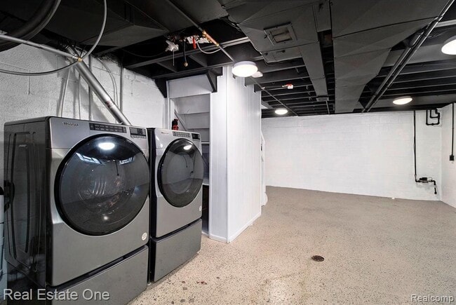 Building Photo - 1510 E 4th St