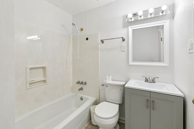 Building Photo - Beautiful Kenner Home 3 Bedroom! Must See!