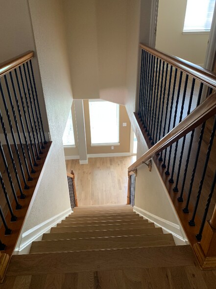 Building Photo - 1521 Laurenwood Way