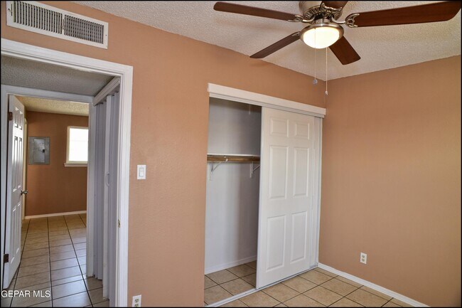 Building Photo - 9004 Acatlan Ln