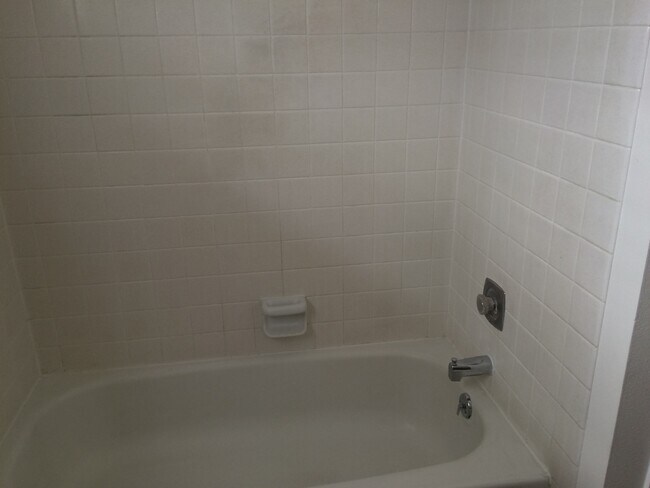 Building Photo - Duplex for Rent w/ WSG!