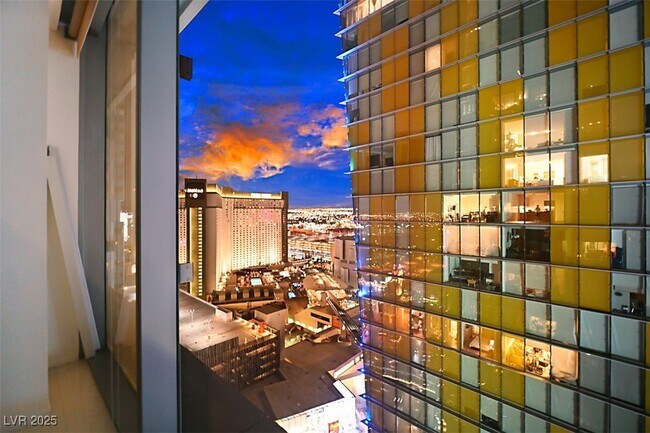 Building Photo - 3722 S Las Vegas Blvd