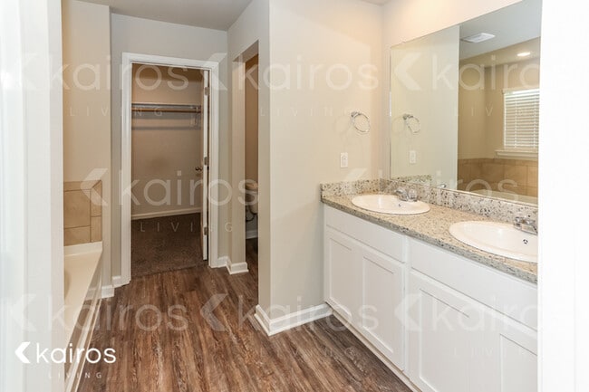 Building Photo - 30962 Clearview Ct