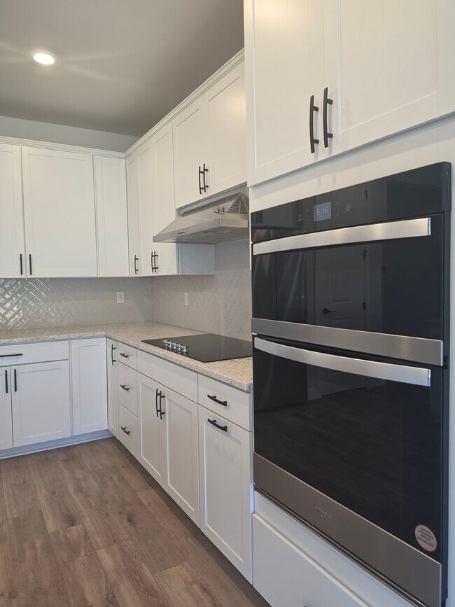 Building Photo - 3 Bedroom Plus Den Rambler in Arborwood!