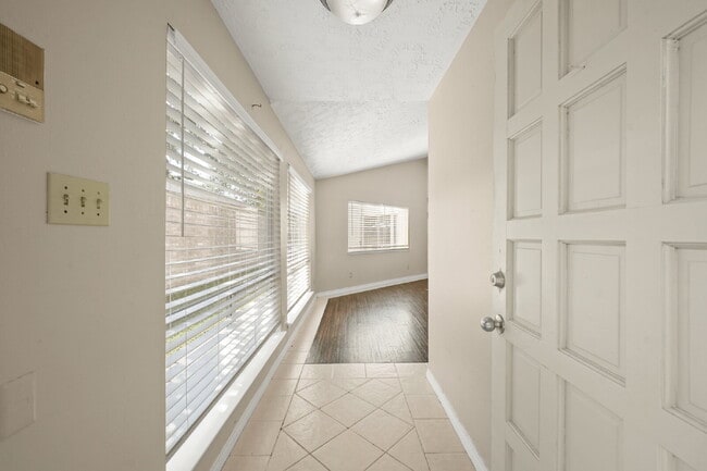 Building Photo - 16107 Grassy Creek Dr
