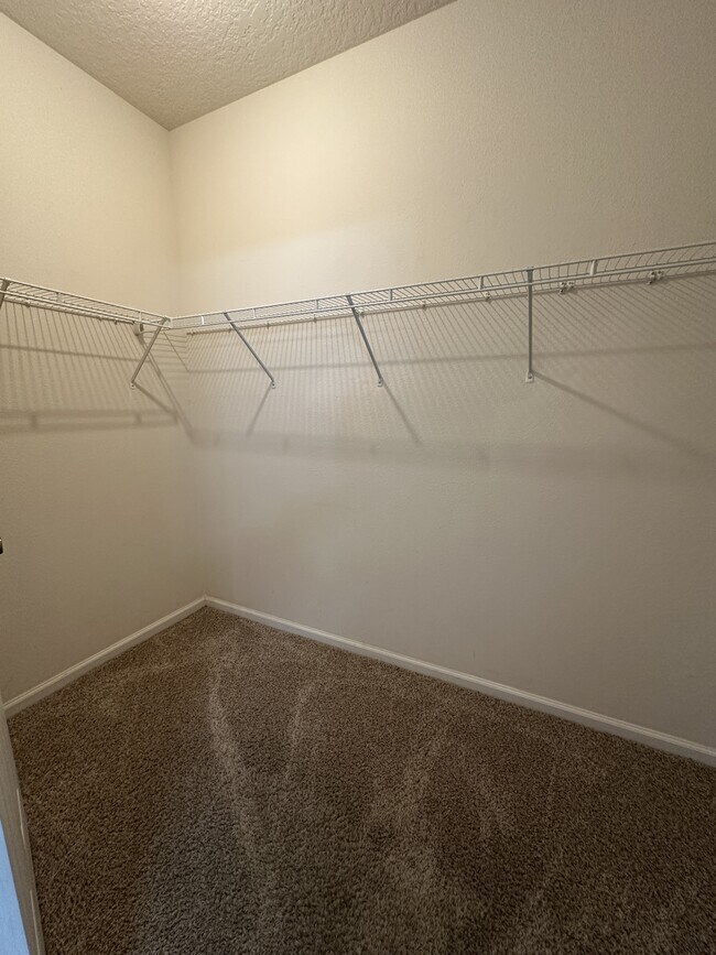 Building Photo - 2823 Glenridge Cir