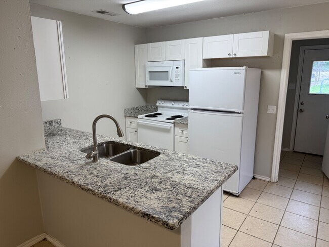 Building Photo - 4139 Stoneridge Dr