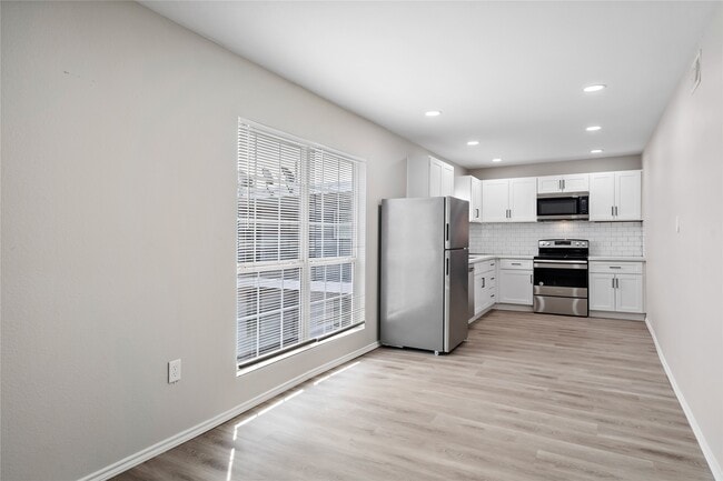 Building Photo - 9711 Linkmeadow Ln