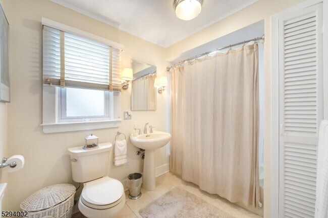 Building Photo - 85 Carteret St