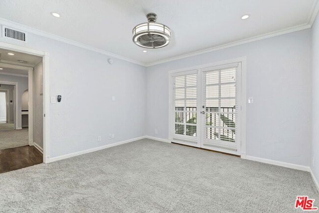 Building Photo - 910 N Alfred St