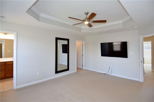 Building Photo - 616 Edison Dr