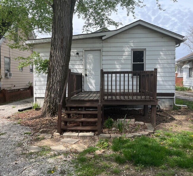 Building Photo - Three Bedroom house in Roxana