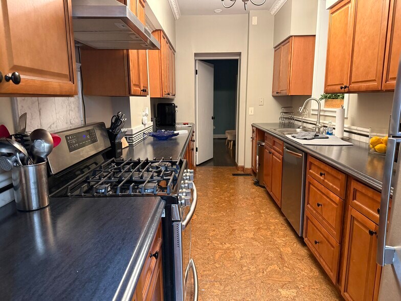 Kitchen - 1213 Sidney St