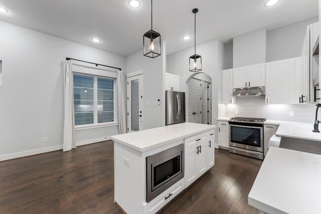 Building Photo - 113 Coronado St