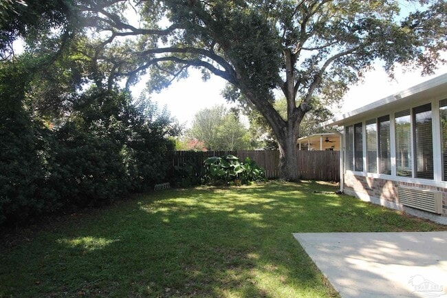 Building Photo - 639 Saleta St