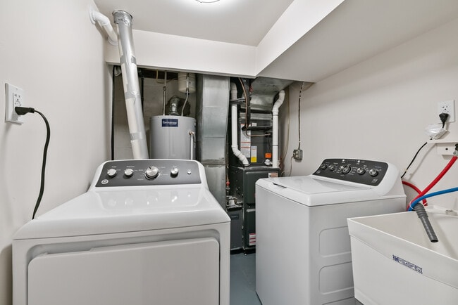 Building Photo - 4484 Scherling St