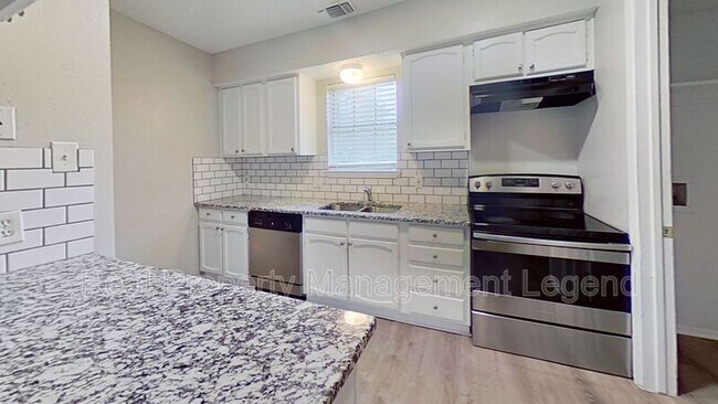 Building Photo - 2902 S Fielder Rd