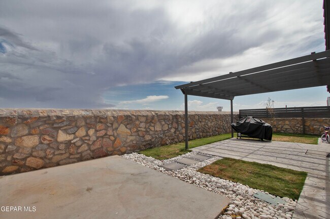 Building Photo - 13416 Cinderford Ave