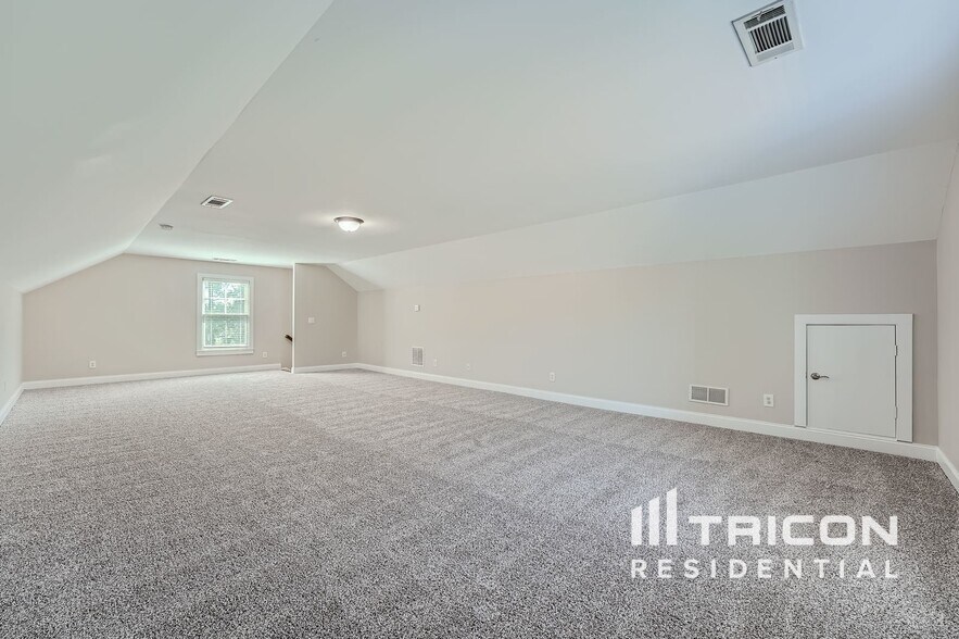 Building Photo - 5024 Groover Dr