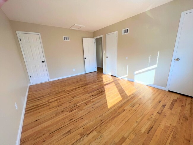 Building Photo - 15-28-28 Parsons Blvd