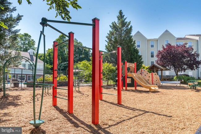 Building Photo - 1100 Fleetwood Ct