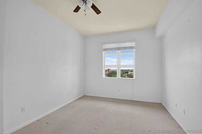 Building Photo - 403 S Sapodilla Ave
