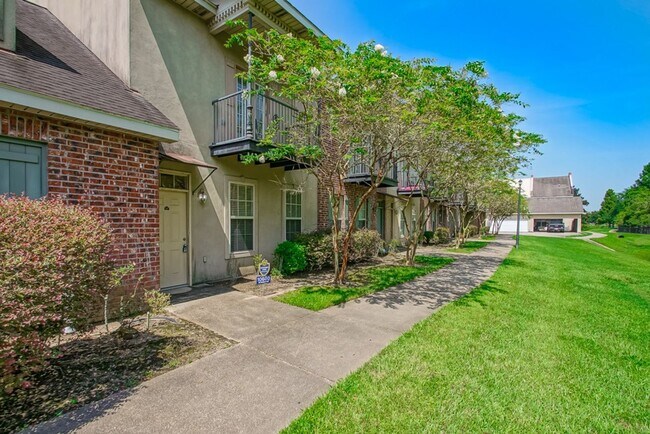 Building Photo - 10600 Lakes Blvd