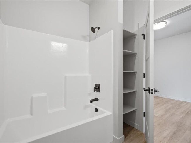Building Photo - 1396 Overlook Ave NW