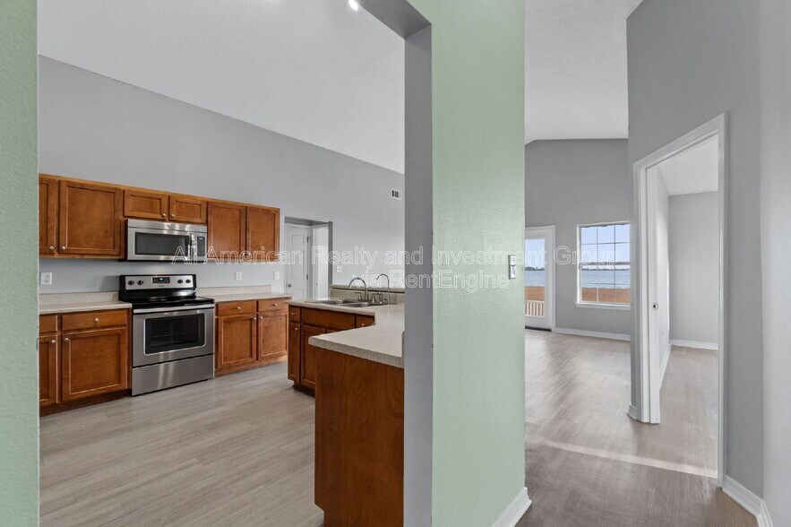 Building Photo - 742 Saltair Ln