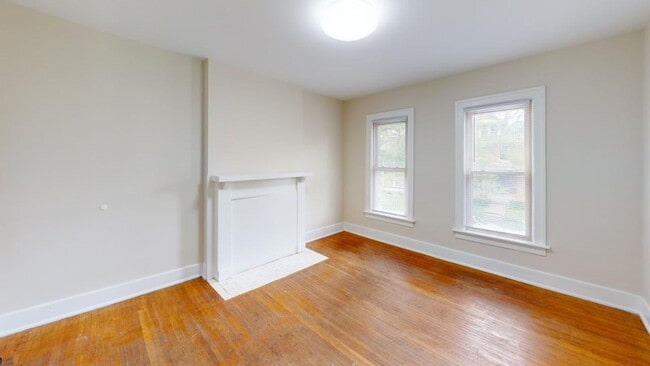 Building Photo - 131 E Northwood Ave