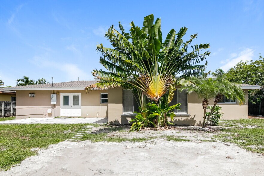 Building Photo - 1515 NW 7th Terrace