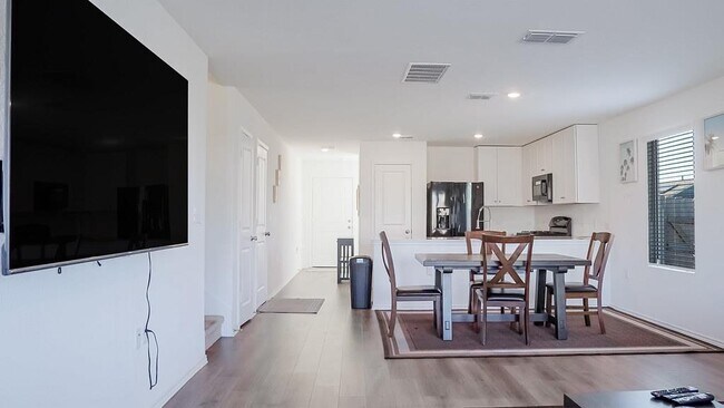 Building Photo - 2400 Willkomen Wy