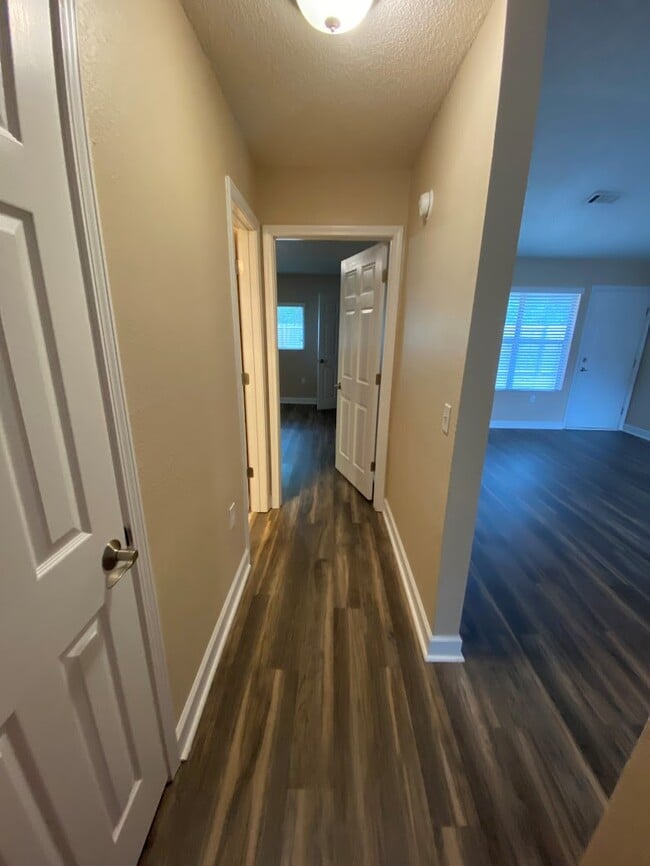 Building Photo - 32 Skystone Ct