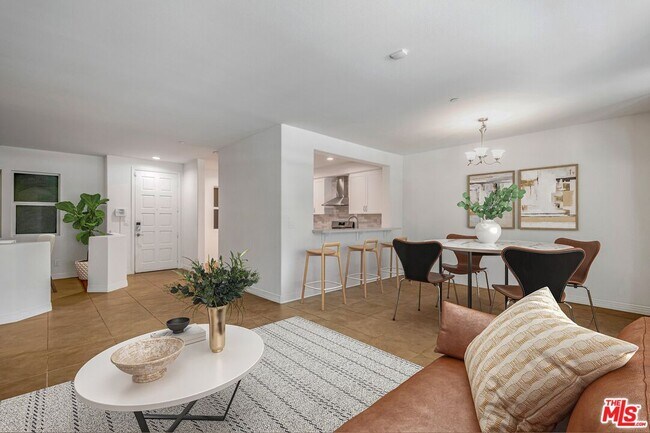 Building Photo - 7100 Playa Vista Dr
