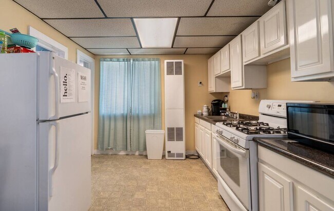 Building Photo - 1017 S Shore Dr