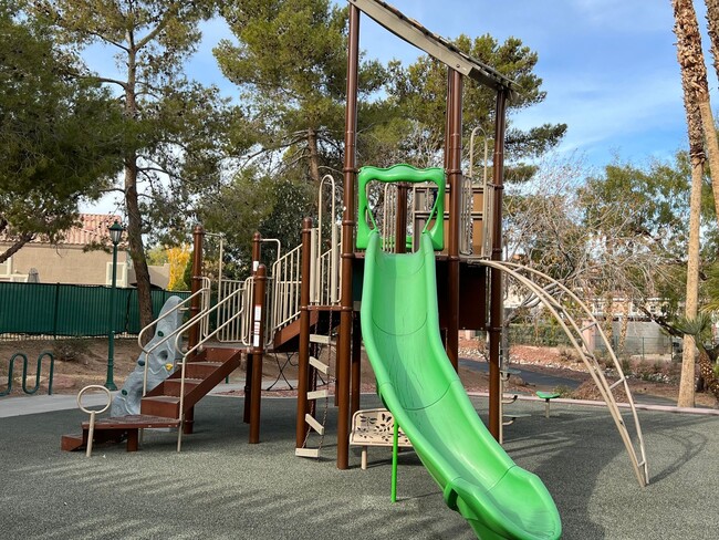 Building Photo - Single Story - Green Valley