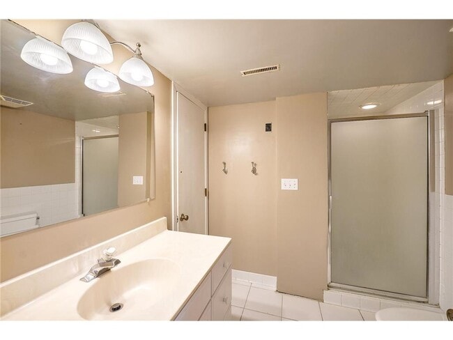 Building Photo - 8106 Dakota Ln