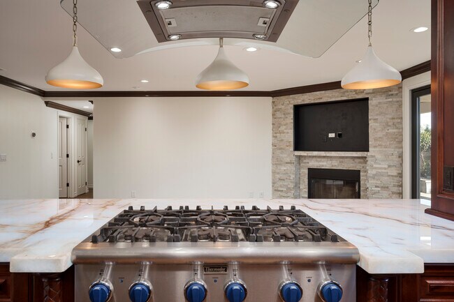 Building Photo - 8562 Sandy Hook Dr