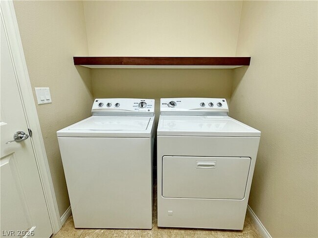 Building Photo - 10965 Pinion Woods Ct