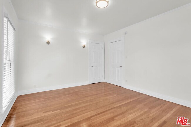 Building Photo - 419 N Van Ness Ave