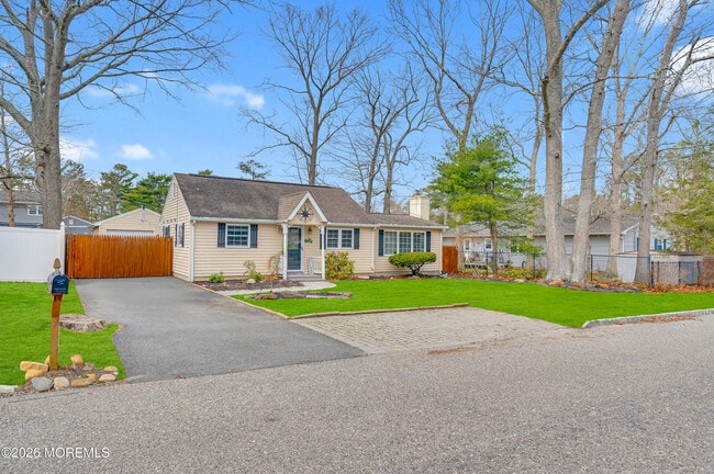 Building Photo - 14 Chestnut St