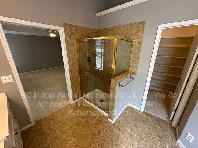 Building Photo - 5605 W 153rd Terrace