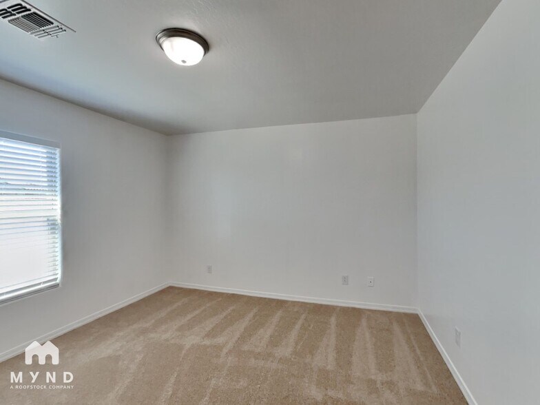 Building Photo - 953 Kachina Dr