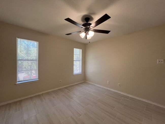 Building Photo - Cross Country Subdivision