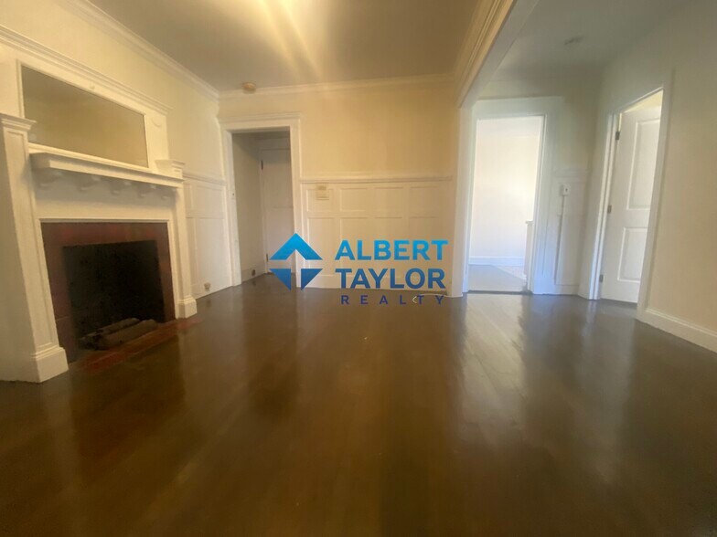 Building Photo - 458 Park Dr