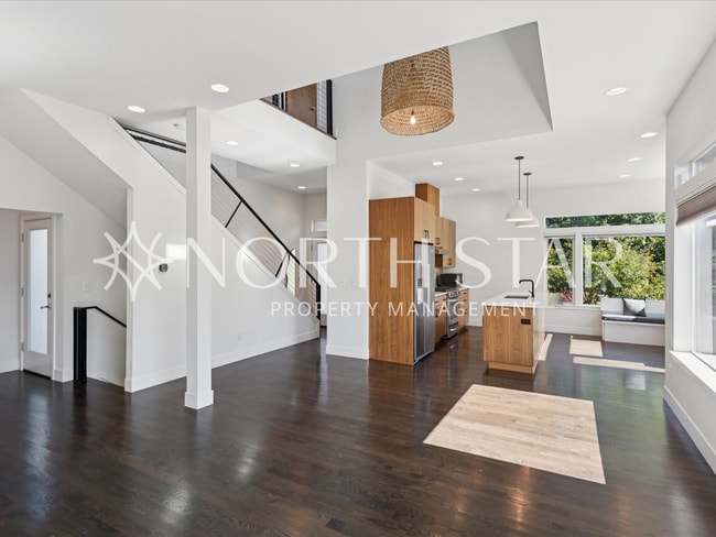 Building Photo - Contemporary Stunner in North East Portland