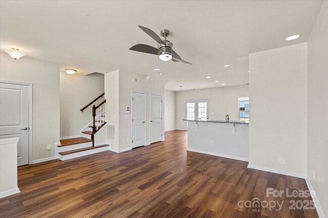 Building Photo - 3323 Major Samuals Way
