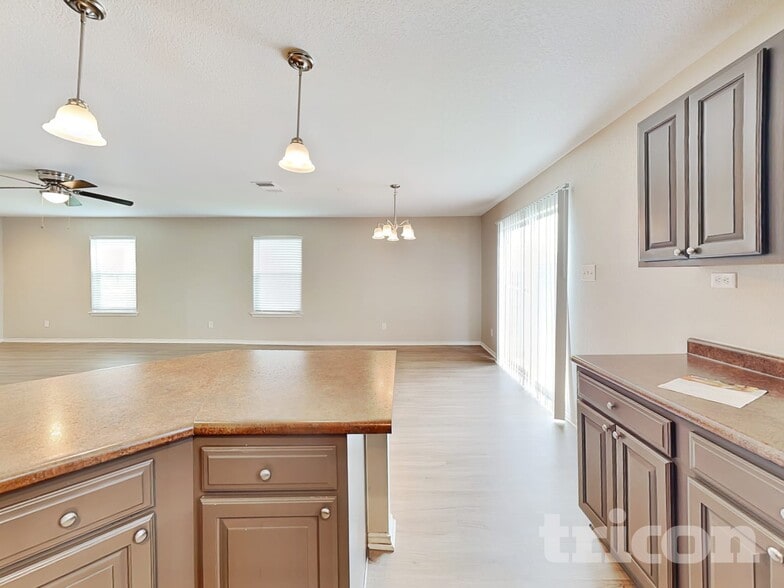 Building Photo - 2310 Cats Paw View