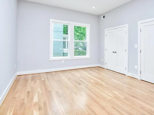 Building Photo - 824 I St NE