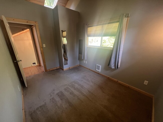 Building Photo - 5010 Lake Bosworth Ln